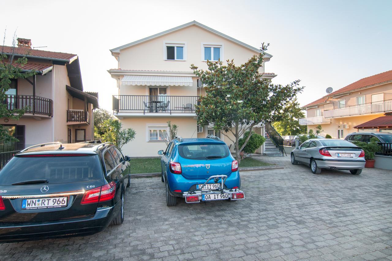 Apartments And Rooms Michaela Fazana Exterior photo